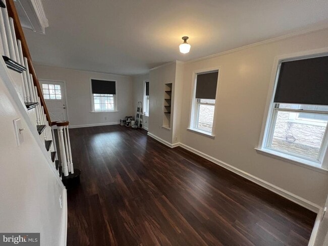 Building Photo - 30 W Abington Ave