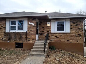 Building Photo - 5707-5709 NE 51st St