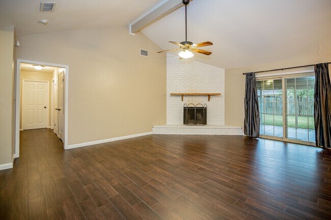 Building Photo - Great Home in a Great Neighborhood