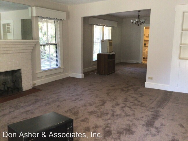 Building Photo - 2 br, 1 bath House - 231 E. Magnolia Street