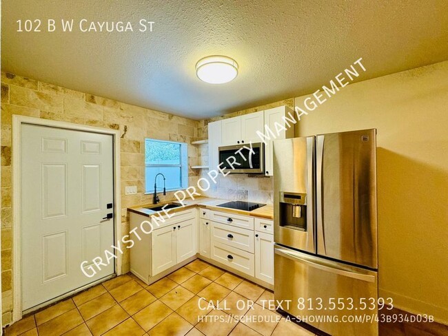 Building Photo - "Bright & Airy 1 Bed/1 Bath Studio Near Do...