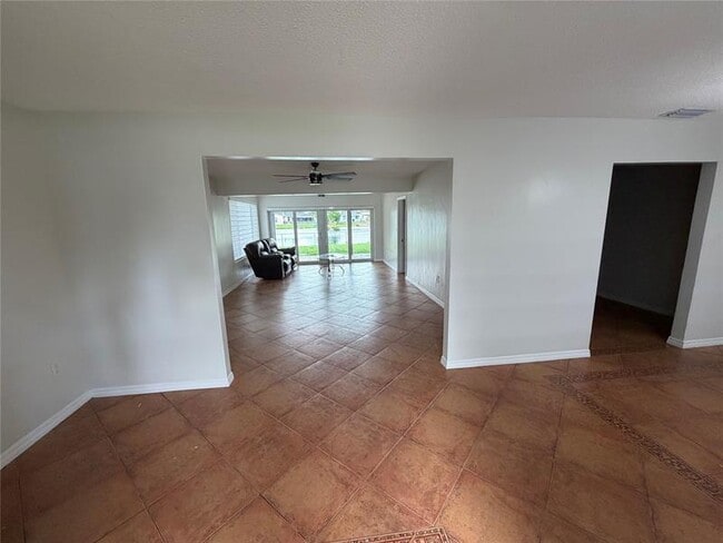 Foto del edificio - 1130 NW 83rd Way