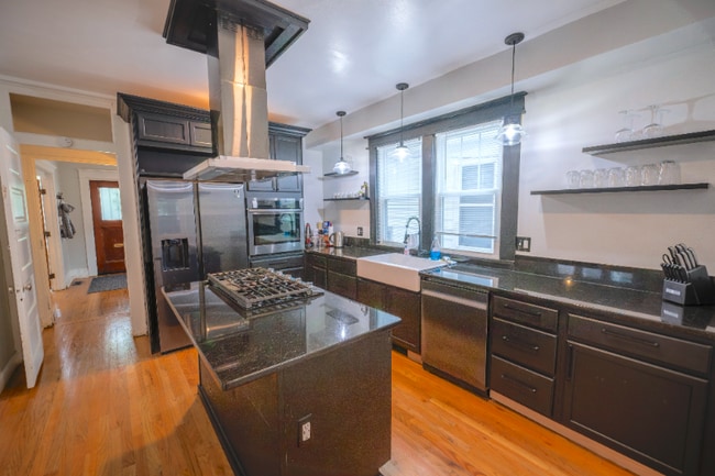 Foto del edificio - 1731 Parker St