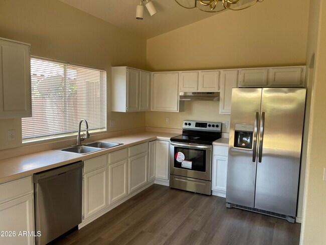 Building Photo - 16031 S 40th Way
