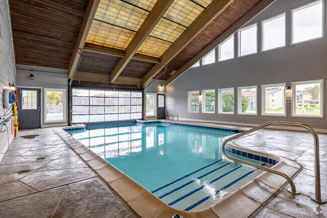 Piscina - The Pines of Cloverlane Apartments