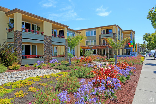 Foto del edificio - Shoreline Apartments