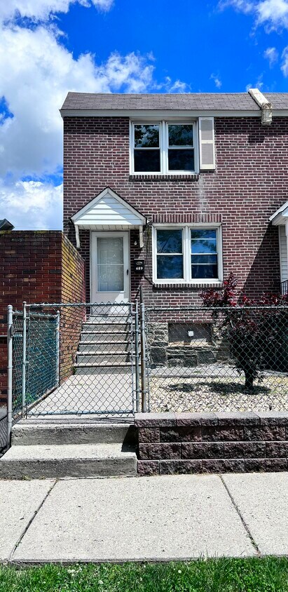 Primary Photo - 689 2nd Ave