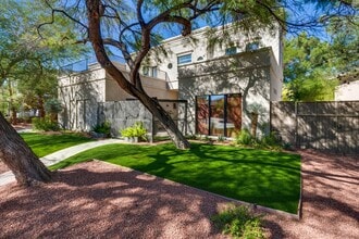 Building Photo - 628 Edgebrook Dr