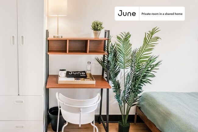 Building Photo - Room in Shared 5 bed/1 bath home