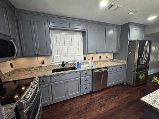 Foto del edificio - 6212 Laurel Wood Trail