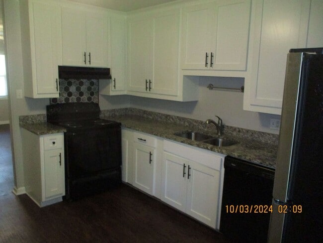 Building Photo - 2713-B Homewood Dr