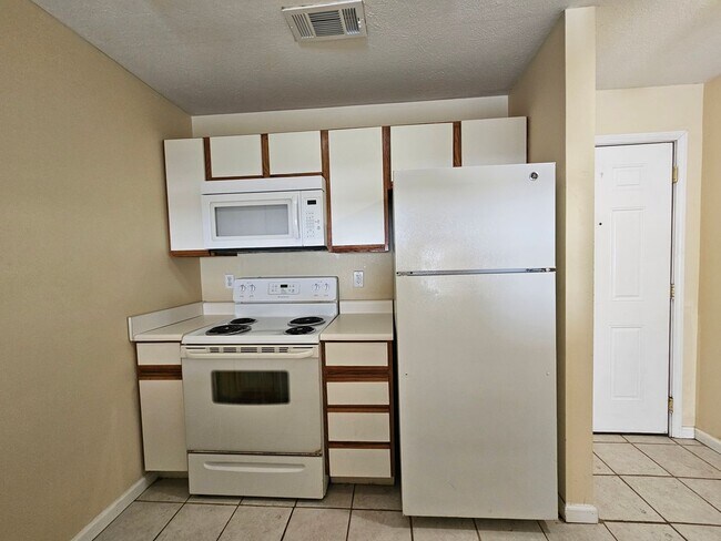 Foto del edificio - 4 bed/4 bath - A/C, W/D, Walk-in closets, ...