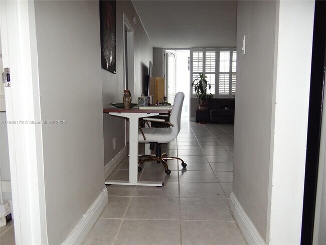 Foto del edificio - 3725 S Ocean Dr