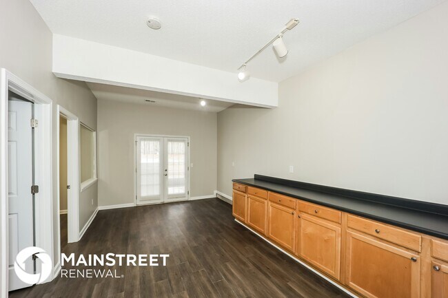 Building Photo - 7030 Mahogany Dr