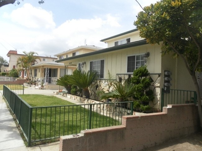 Foto del edificio - 4359 W 136th St