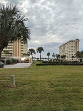 Building Photo - 4575 Cove Cir