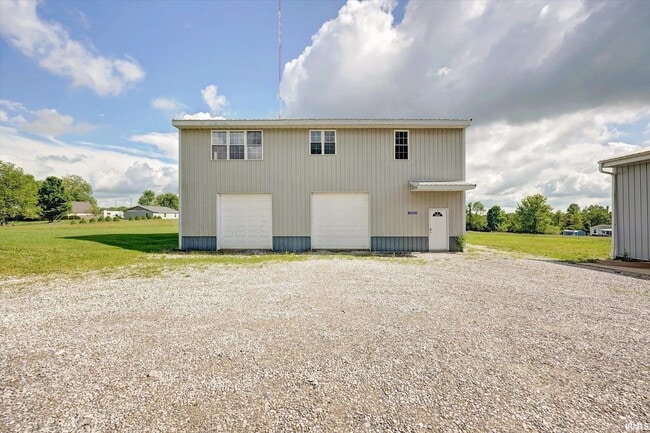 Foto del edificio - 4693 N State Rd 43