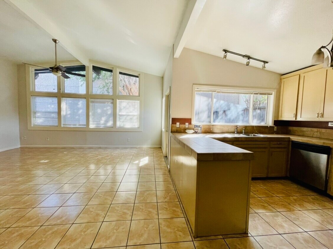 Foto principal - 4733 Merwin St