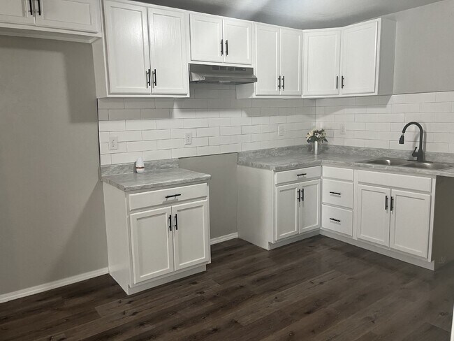 Building Photo - Charming 2-Bed, 2-Bath Home in Shawnee