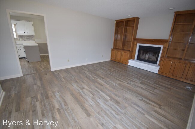 Building Photo - 4 br, 2 bath House - 808 Burton Trail
