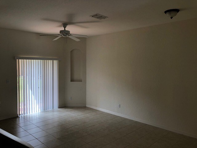 Building Photo - 2718 Bushman Dr