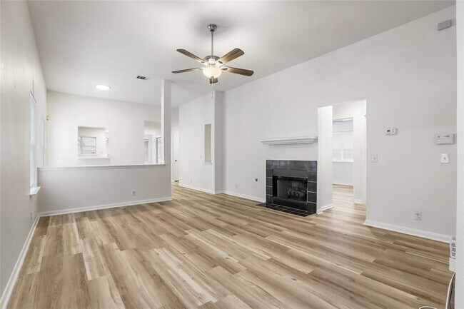 Foto del edificio - 21308 Grand National Ave
