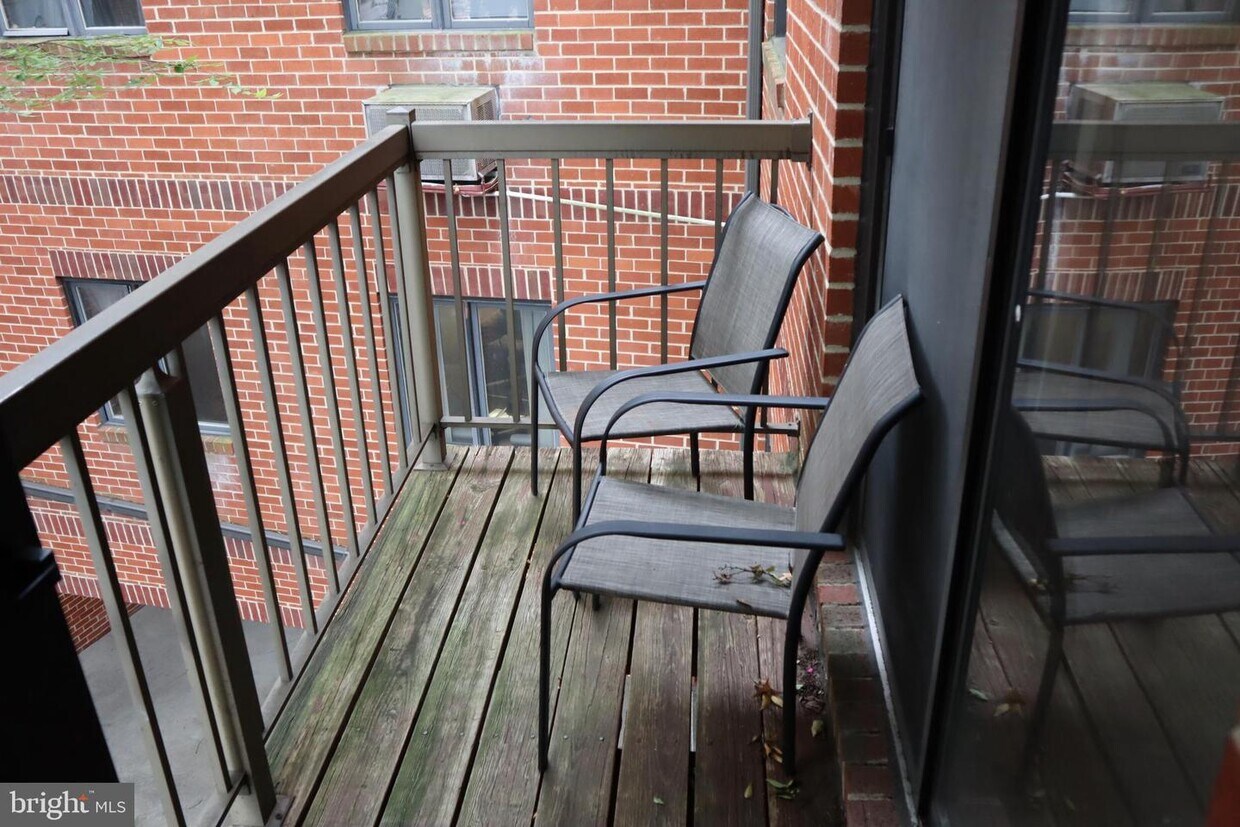 8 Russell Ave Unit 304, Gaithersburg, MD 20877 Condo for Rent in