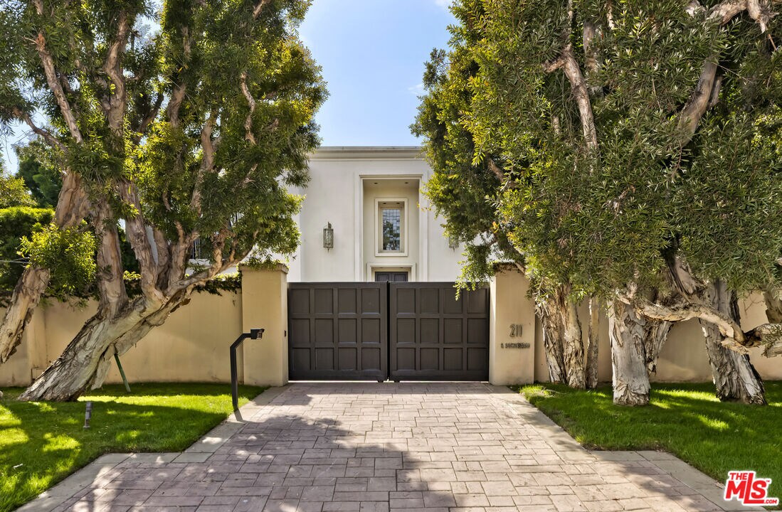 Foto principal - 211 S Rockingham Ave