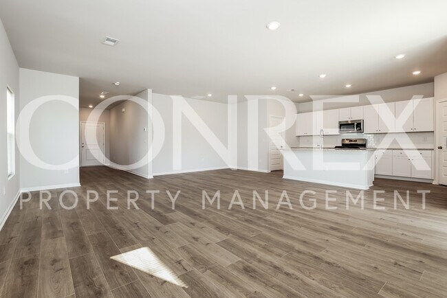 Building Photo - Beautiful 5 Bedroom!