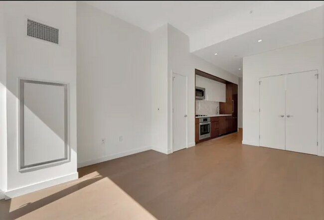 Foto del edificio - 75 Park Ln S