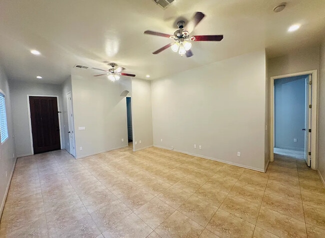 Building Photo - 1417 E Lupine Ave