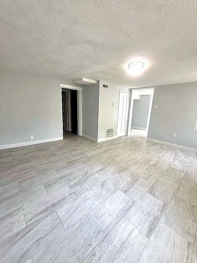 Foto del edificio - Renovated 2 Bedroom