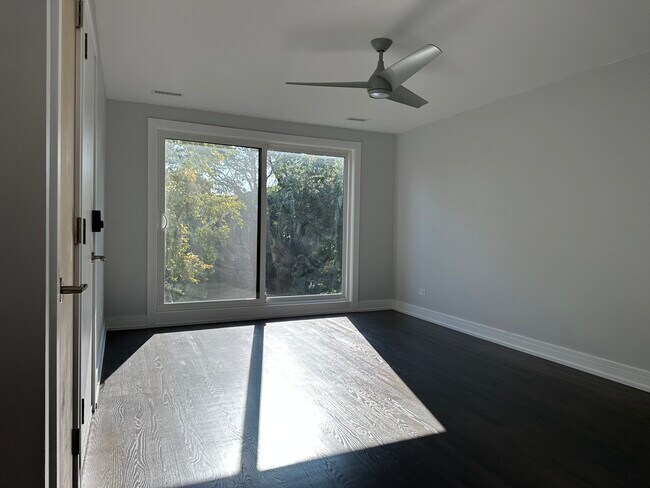 Foto del edificio - 948 N Wolcott Ave