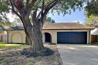 Building Photo - 10103 Golden Meadow Dr