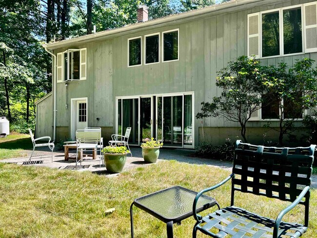 Foto del edificio - 66 Woodland Rd