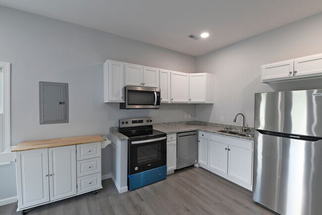 Foto del edificio - 2 Bed/1 Bath Historical Townhome