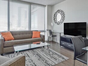 Building Photo - 33 Hudson St