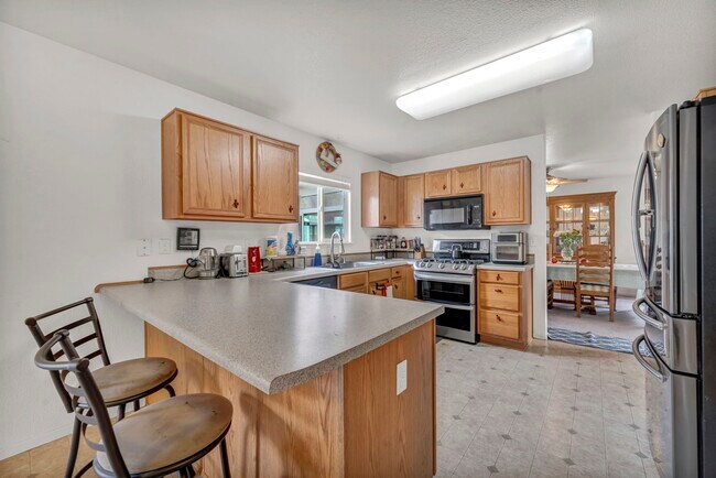 Building Photo - 17795 Oakview Ct