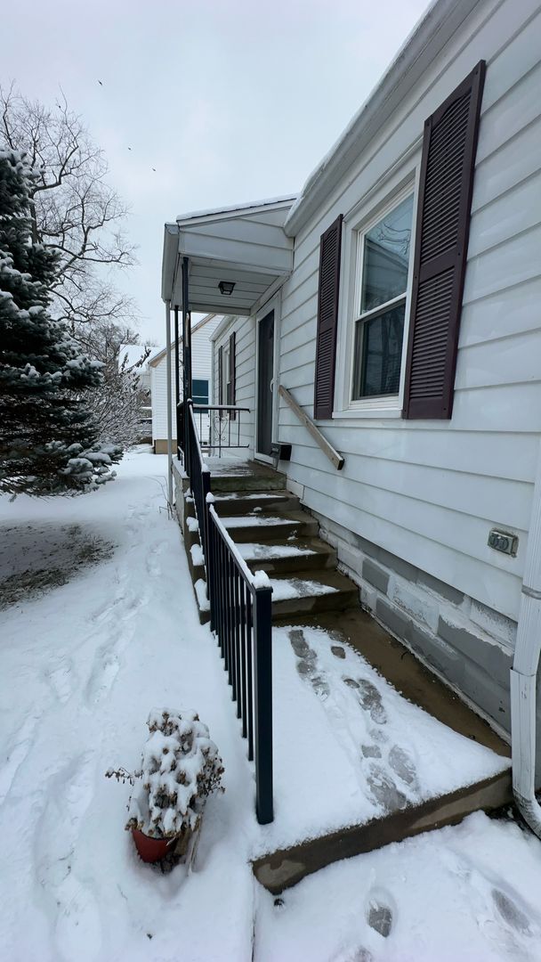 Building Photo - House with Garage for Rent 2 BR/ 2BA in Peoria 61604