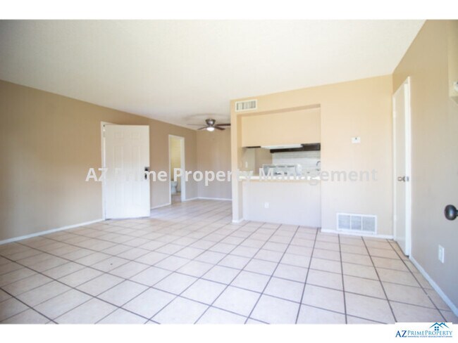 Building Photo - 4031 W Reade Ave