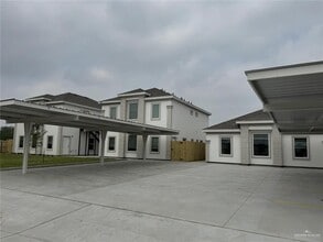 Building Photo - 1612 Canelo Dr