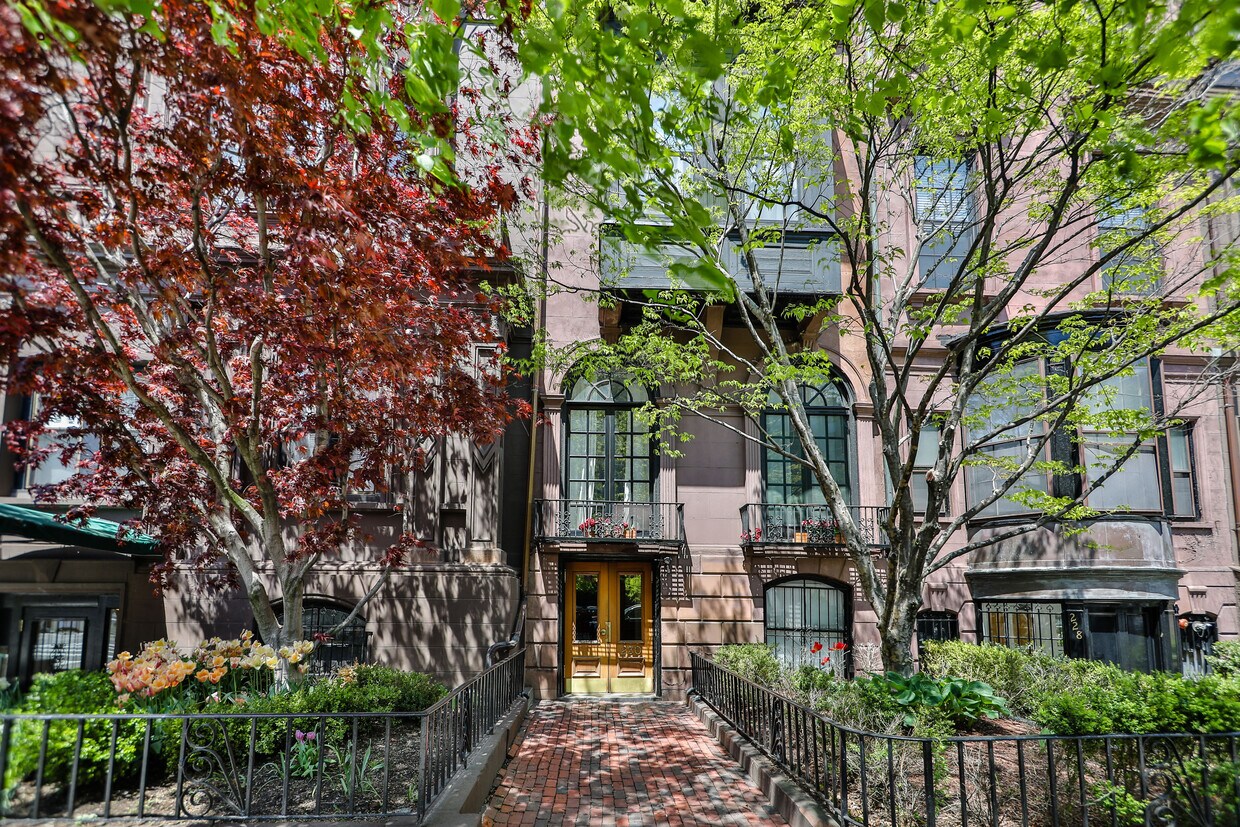Primary Photo - 230 Beacon St