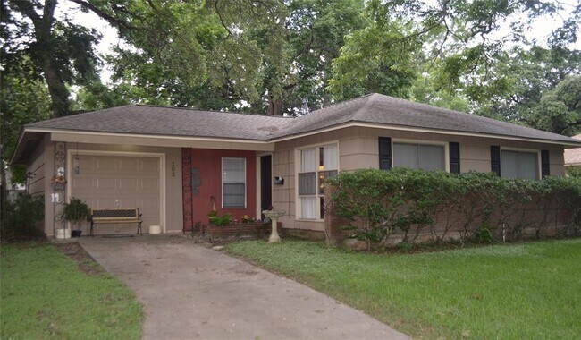 Building Photo - 103 Palm Ln