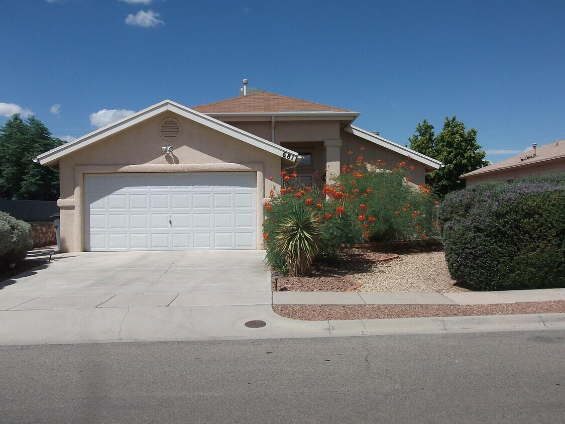 Foto principal - 681 Wind River Ave