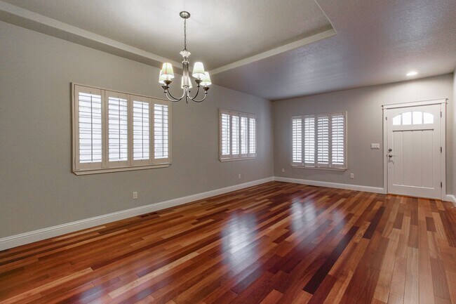 Foto del edificio - Beautiful 4 bedroom 2.5 bathroom home-Skyv...
