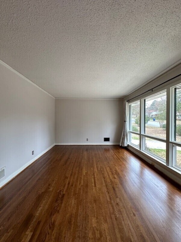 Foto del edificio - 2612 Sheryl Ln