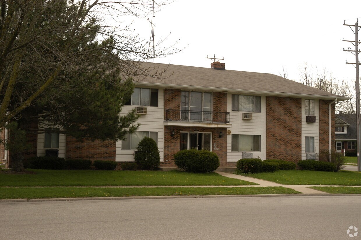 1787 15th Ave, Kenosha, WI 53140 Apartments in Kenosha, WI
