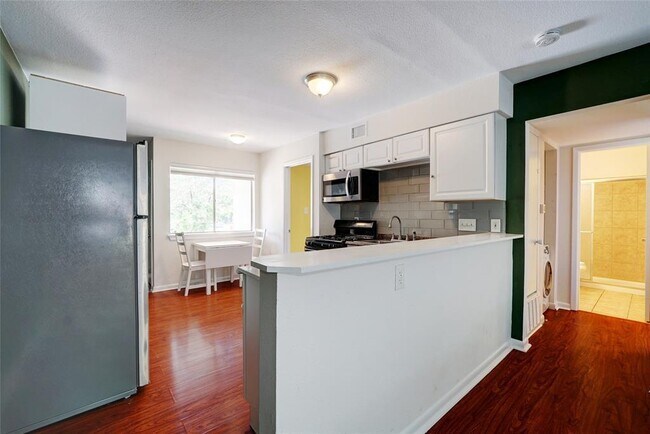Foto del edificio - 1010 W 23rd St