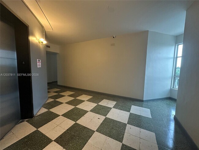 Foto del edificio - 7420 W 20th Ave