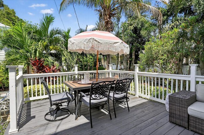 Foto del edificio - 235 10TH Ave